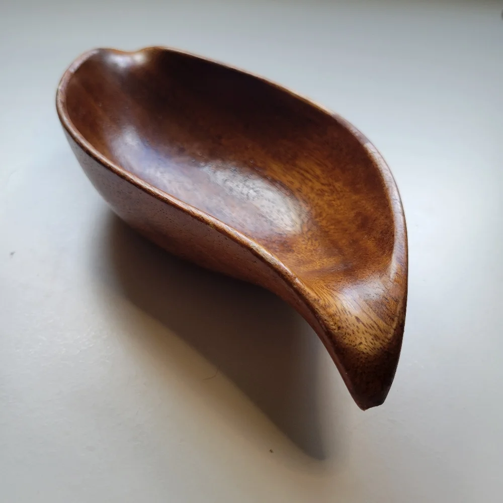 VTG MCM Orobilt Monkey Pod Leaf Shape Salad Snack Fruit Nut Snack Bowl 11x4.5x2